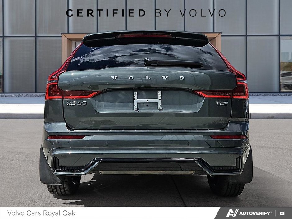 2026 Volvo XC60 Plug-In Hybrid Ultra Dark Theme-4