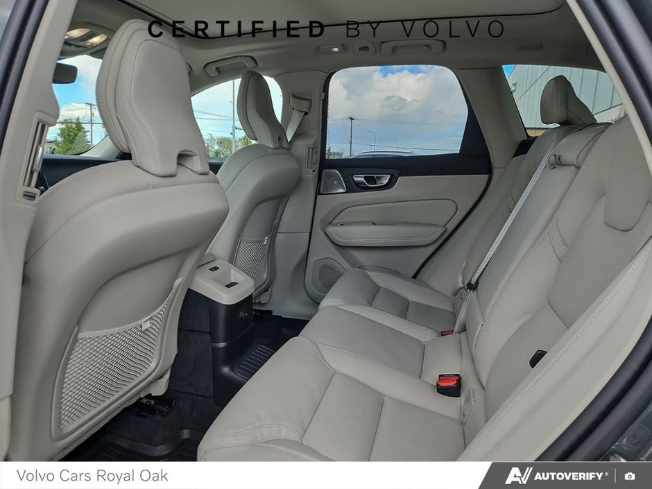 2026 Volvo XC60 Plug-In Hybrid Ultra Dark Theme-22
