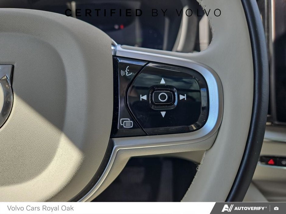 2026 Volvo XC60 Plug-In Hybrid Ultra Dark Theme-15