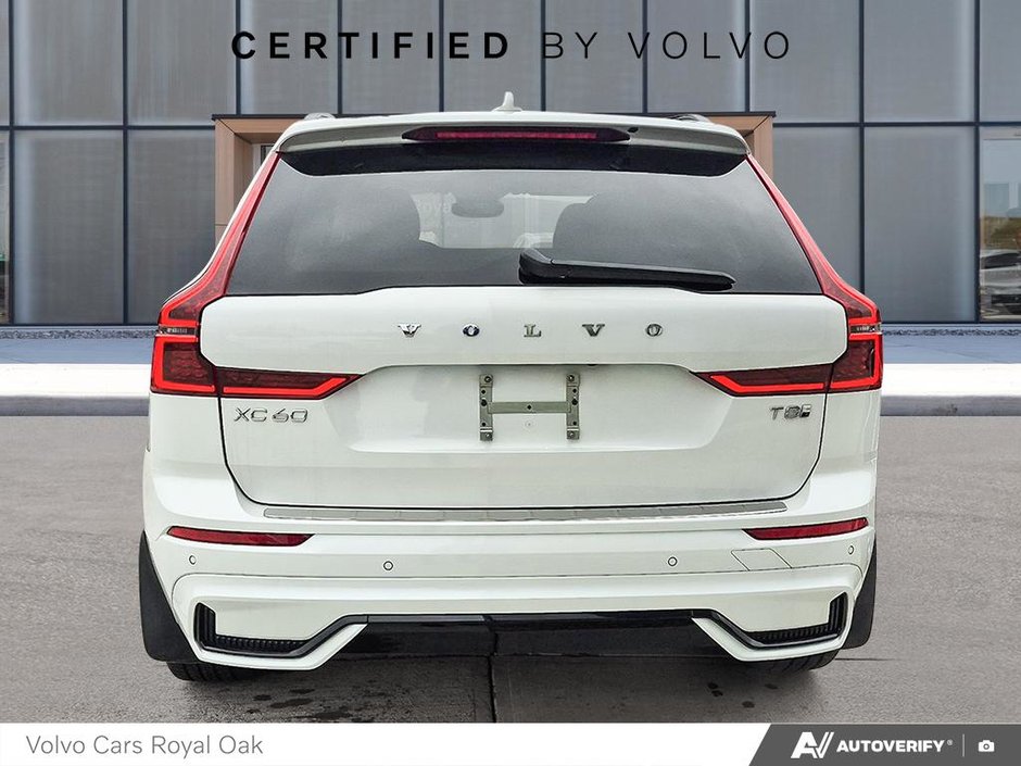 2026 Volvo XC60 Plug-In Hybrid Ultra Dark Theme-4
