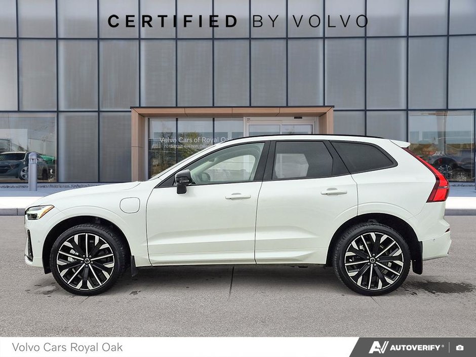 2026 Volvo XC60 Plug-In Hybrid Ultra Dark Theme-2