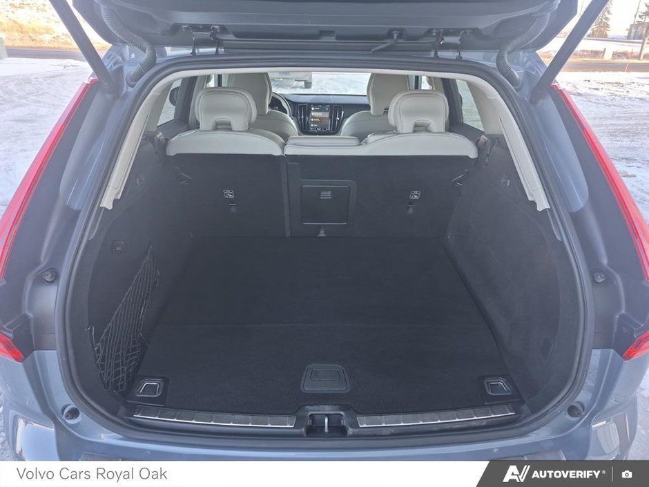 2024 Volvo XC60 Recharge Ultimate Dark Theme-11