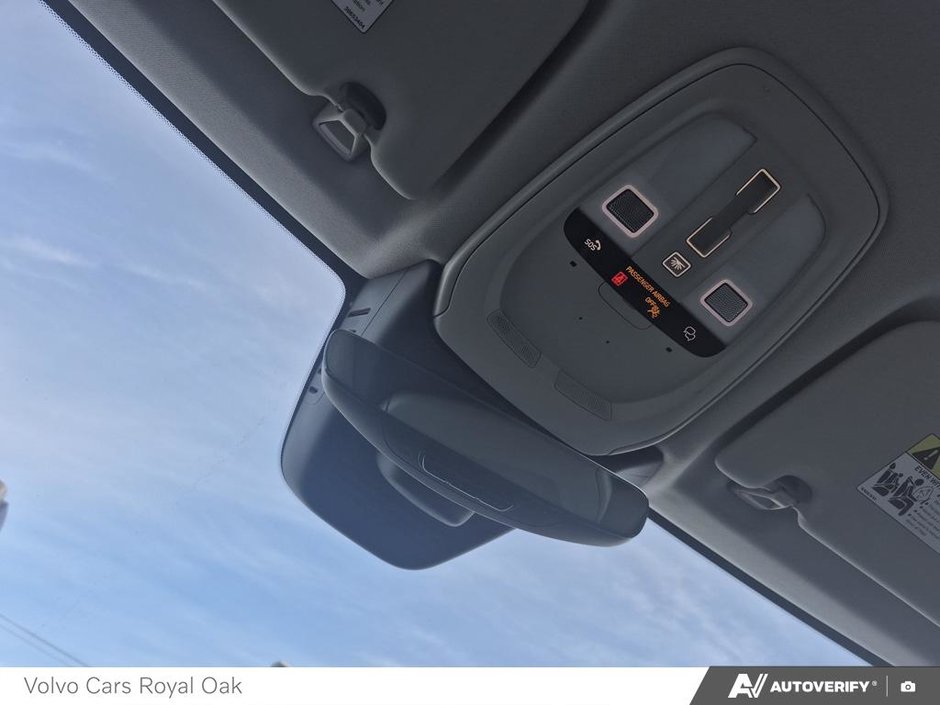 2024 Volvo XC60 Recharge Ultimate Dark Theme-17