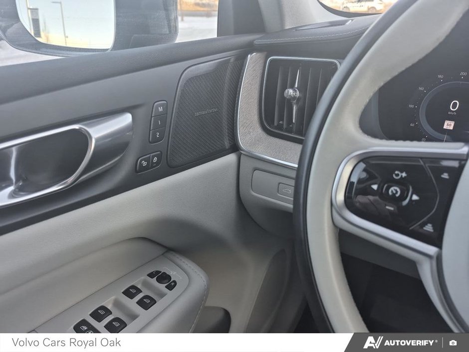 2024 Volvo XC60 Recharge Ultimate Dark Theme-13