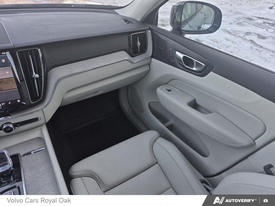 2024 Volvo XC60 Recharge Ultimate Dark Theme-20