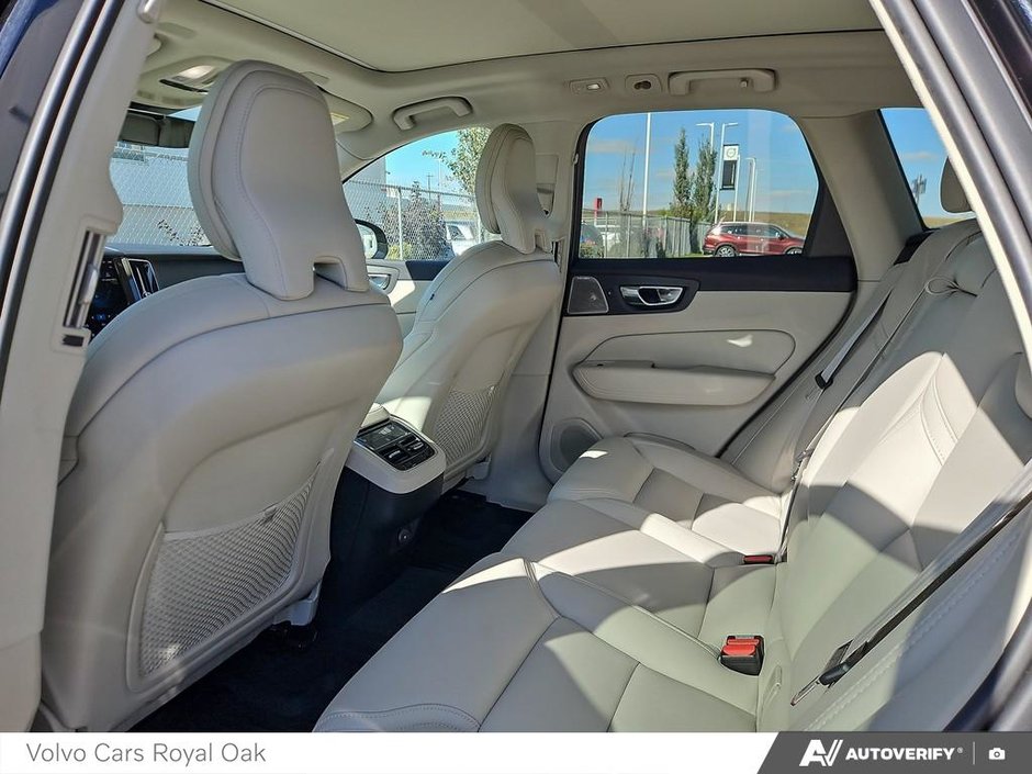 2022 Volvo XC60 Inscription-22