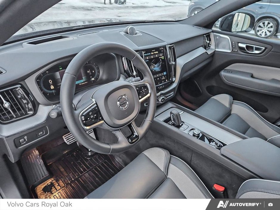 2022 Volvo XC60 R-Design-12