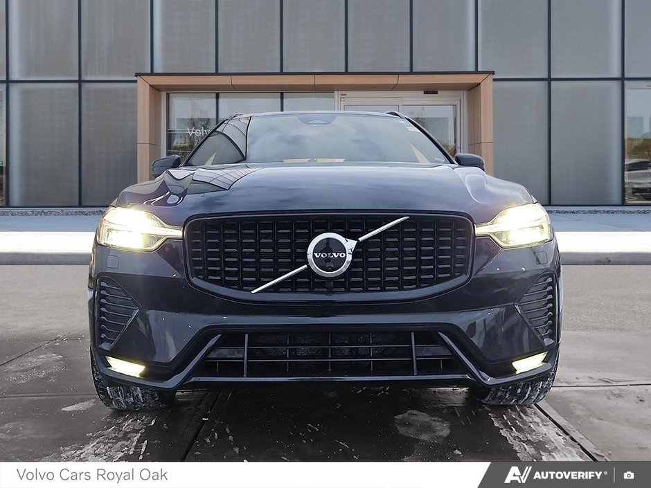 2022 Volvo XC60 R-Design-1