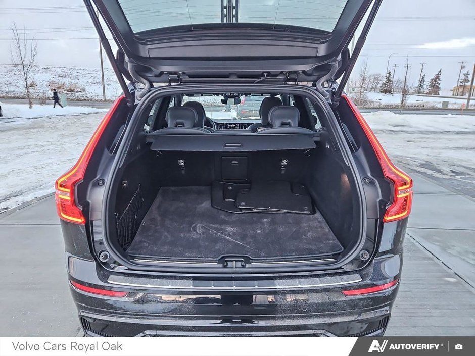 2022 Volvo XC60 R-Design-11