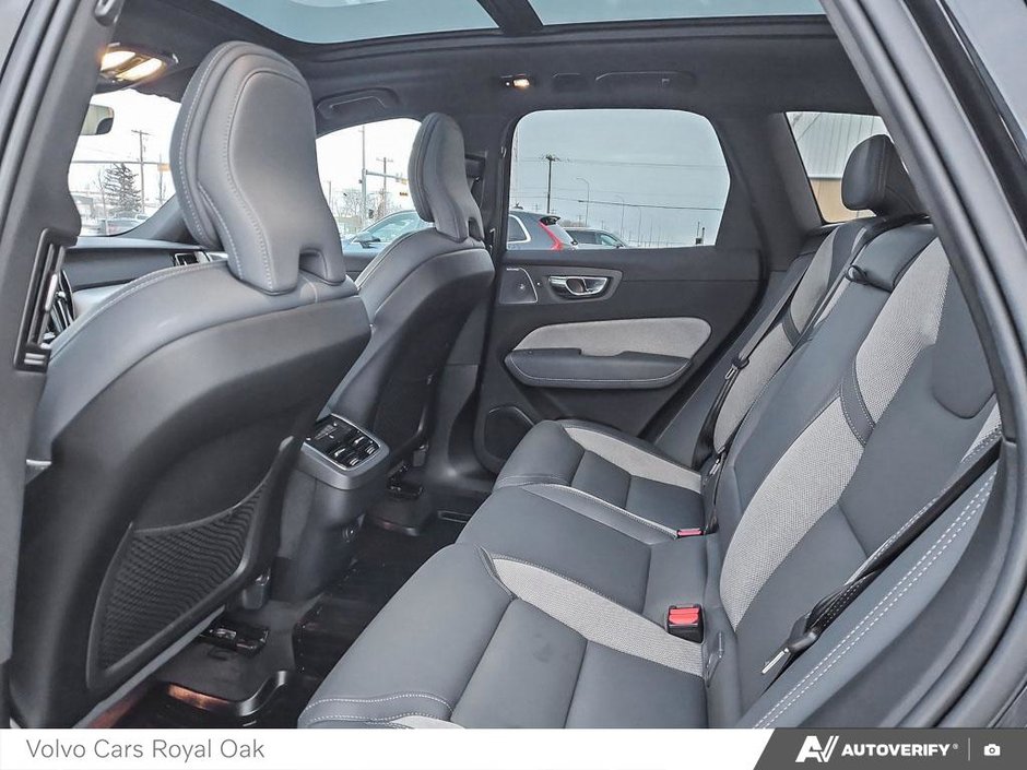 2022 Volvo XC60 R-Design-22