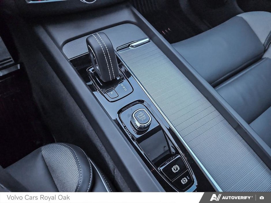 2022 Volvo XC60 R-Design-17