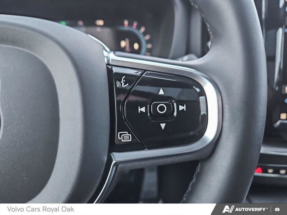 2022 Volvo XC60 R-Design-15