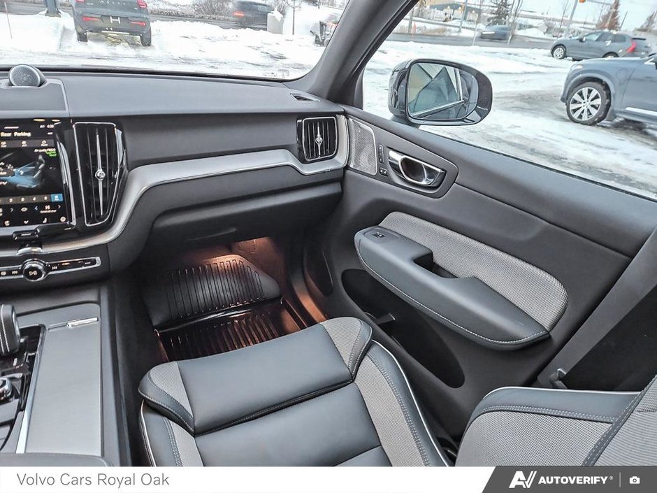 2022 Volvo XC60 R-Design-24