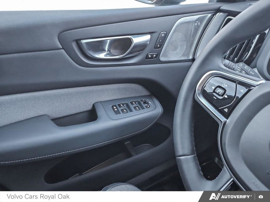 2022 Volvo XC60 R-Design-16