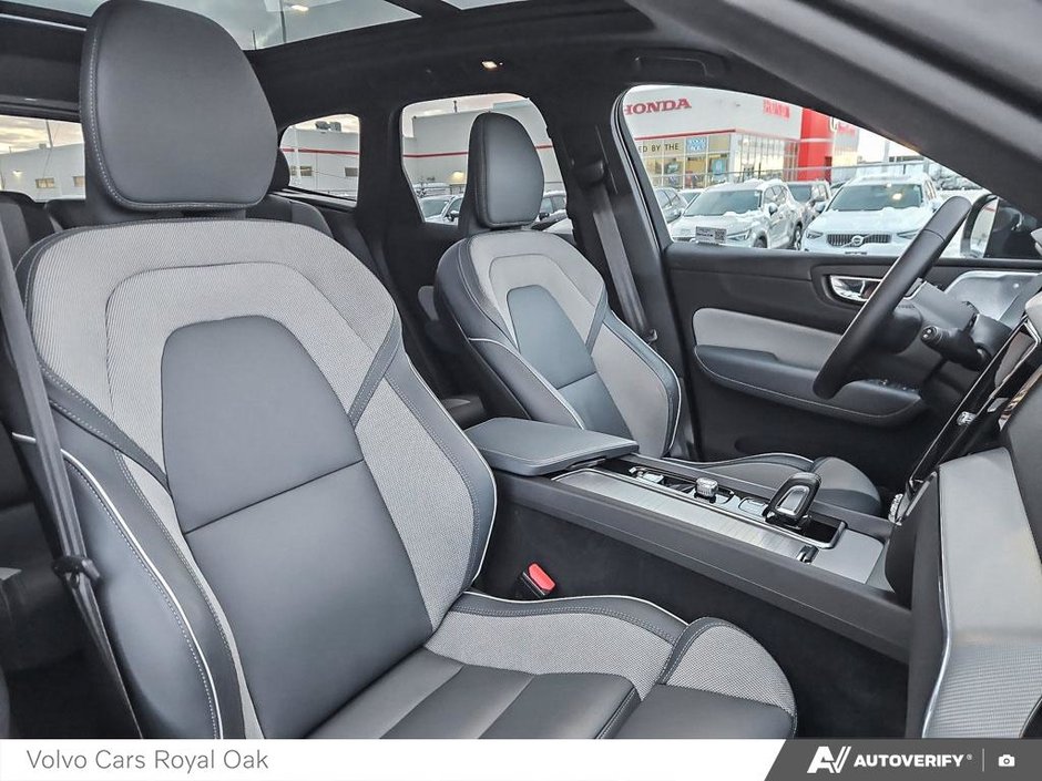 2022 Volvo XC60 R-Design-21