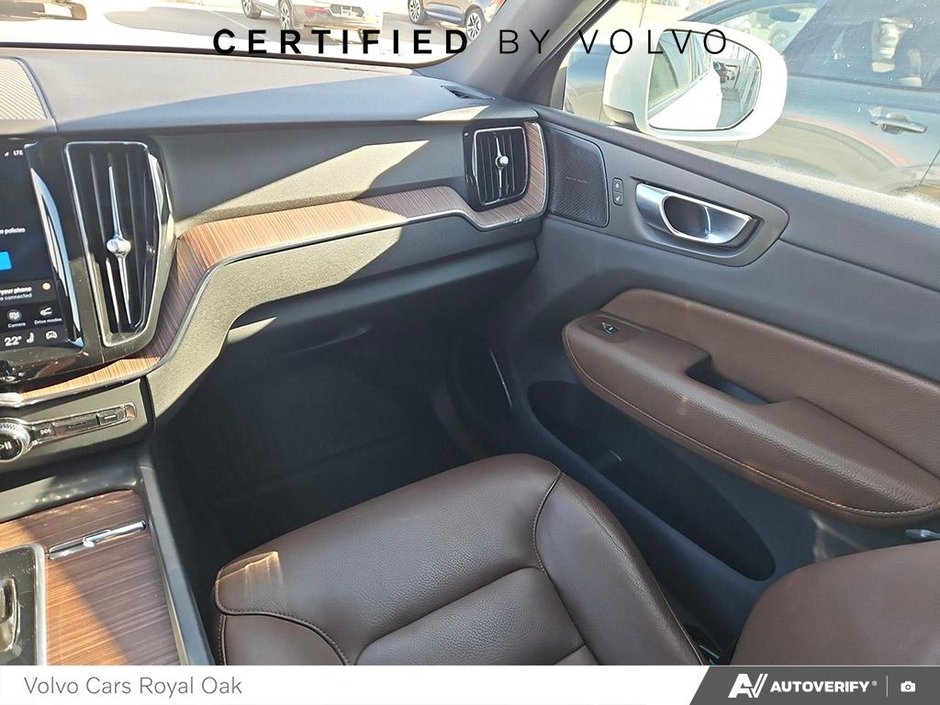 2022 Volvo XC60 Momentum-24