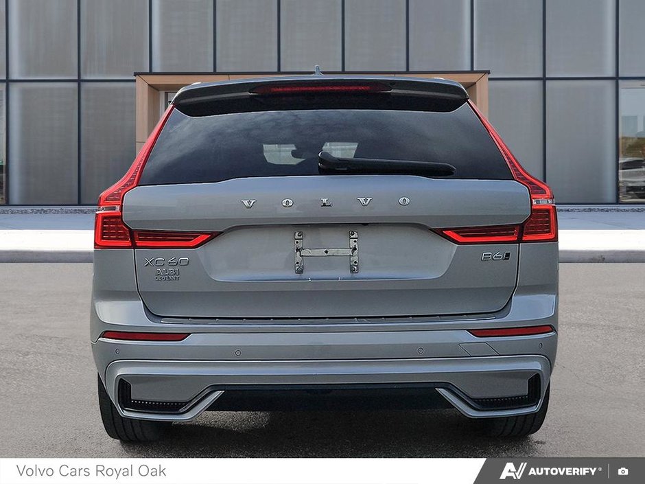 2023 Volvo XC60 Ultimate Dark Theme-4