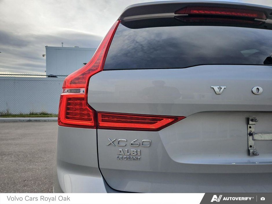 2023 Volvo XC60 Ultimate Dark Theme-10