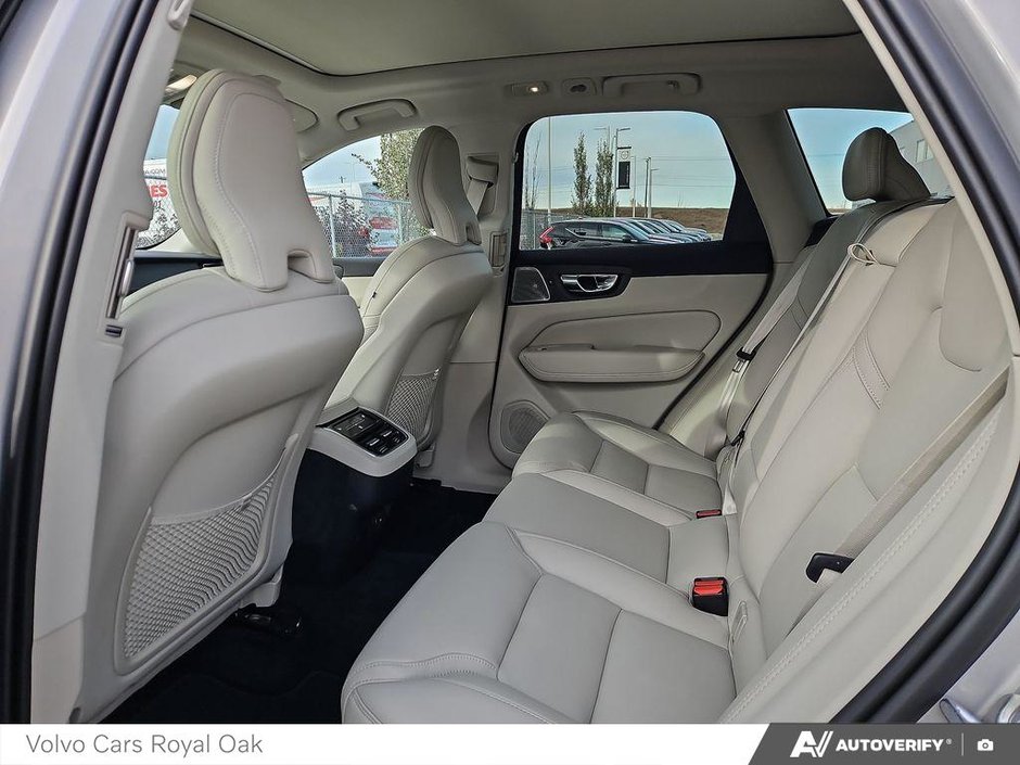 2023 Volvo XC60 Ultimate Dark Theme-22