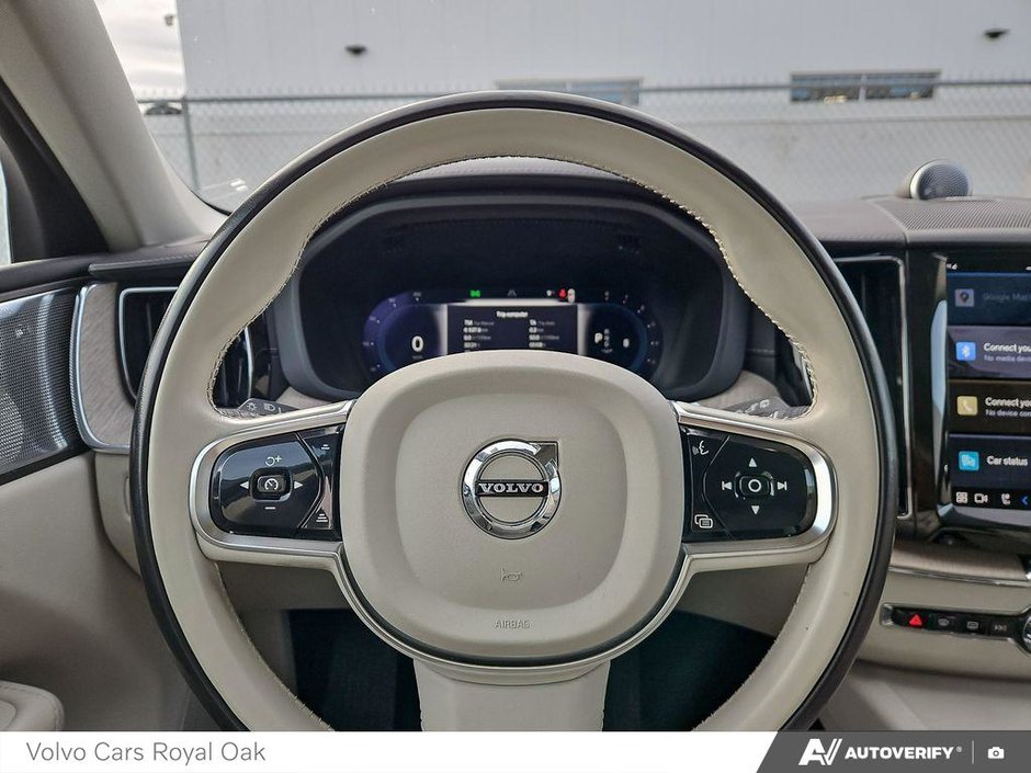 2023 Volvo XC60 Ultimate Dark Theme-13