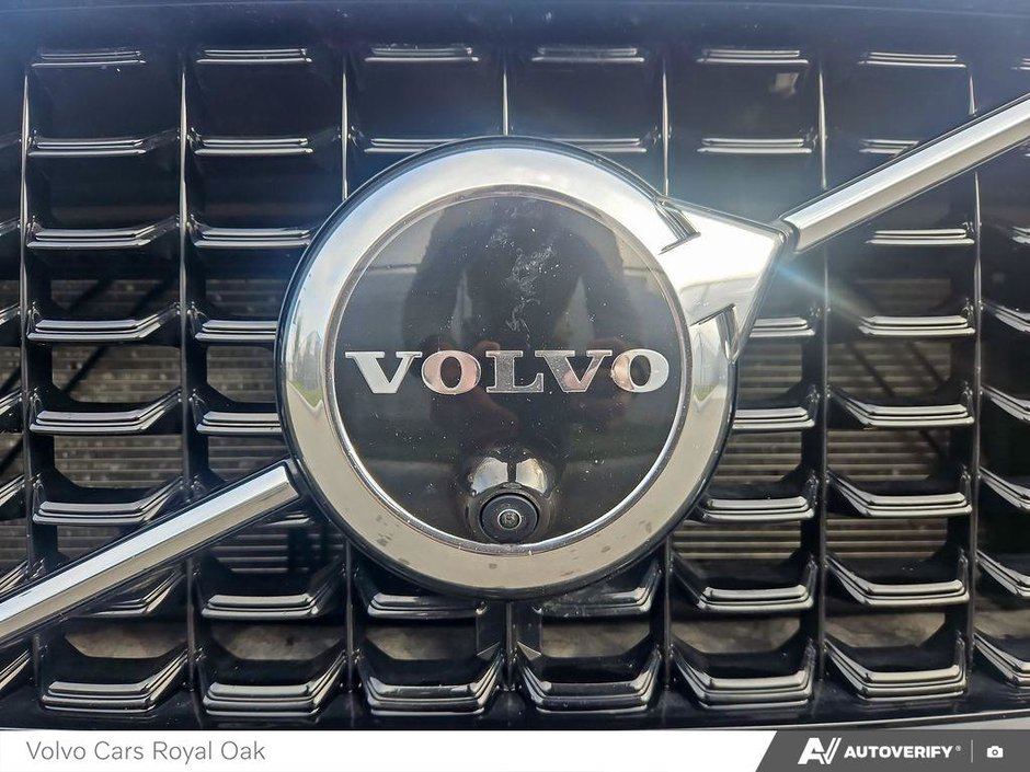 2023 Volvo XC60 Ultimate Dark Theme-8