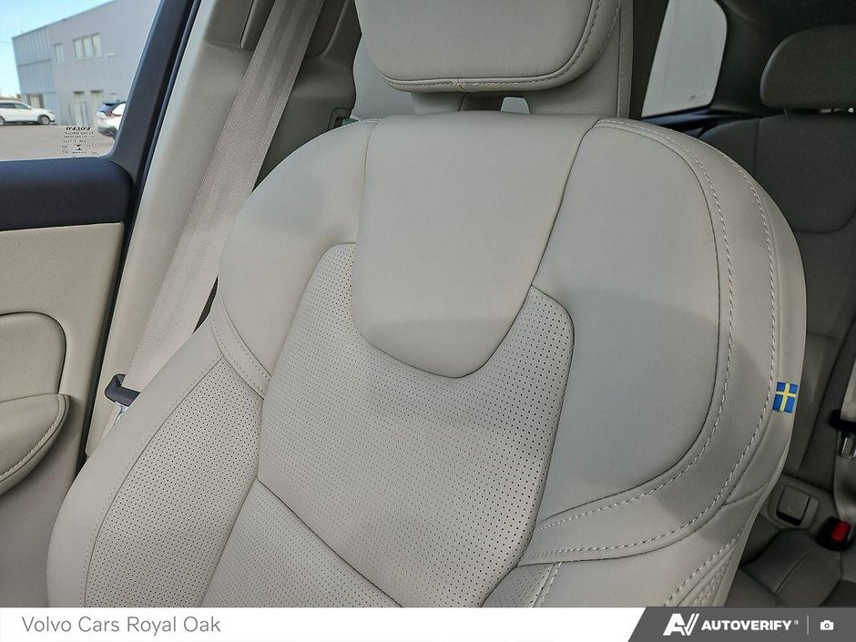 2023 Volvo XC60 Ultimate Dark Theme-19