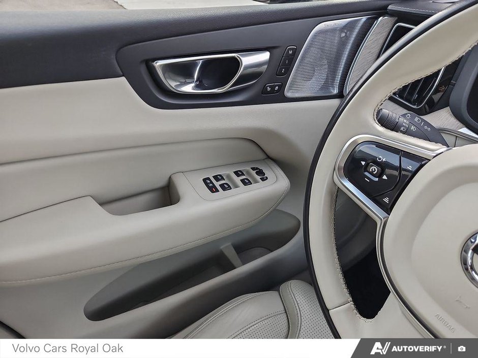 2023 Volvo XC60 Ultimate Dark Theme-16