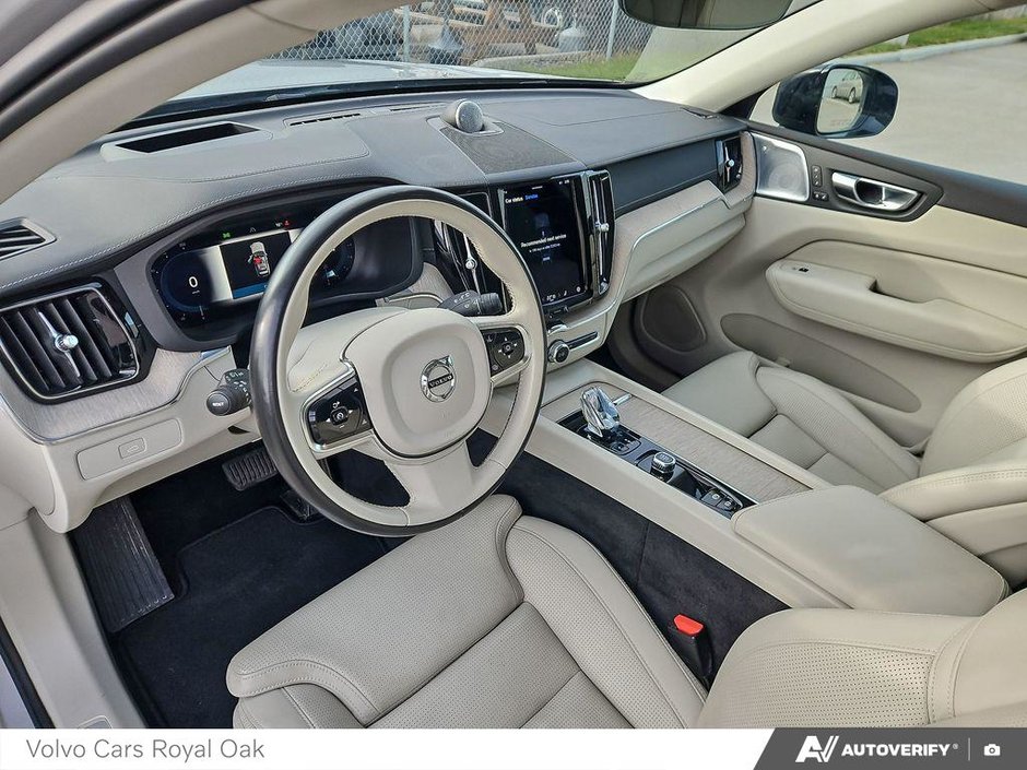 2023 Volvo XC60 Ultimate Dark Theme-12