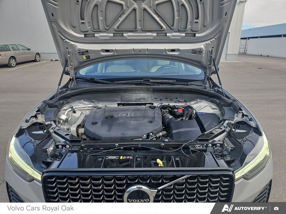 2023 Volvo XC60 Ultimate Dark Theme-9