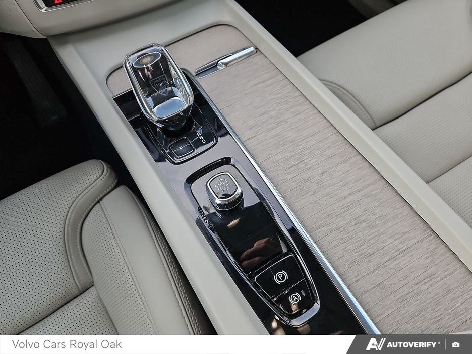 2023 Volvo XC60 Ultimate Dark Theme-17