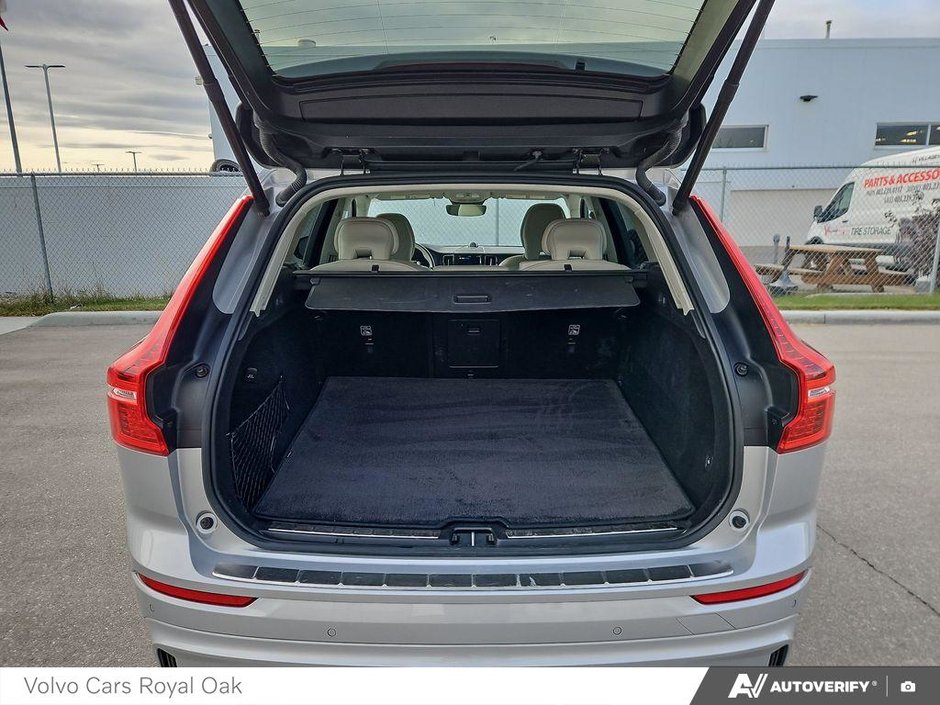 2023 Volvo XC60 Ultimate Dark Theme-11