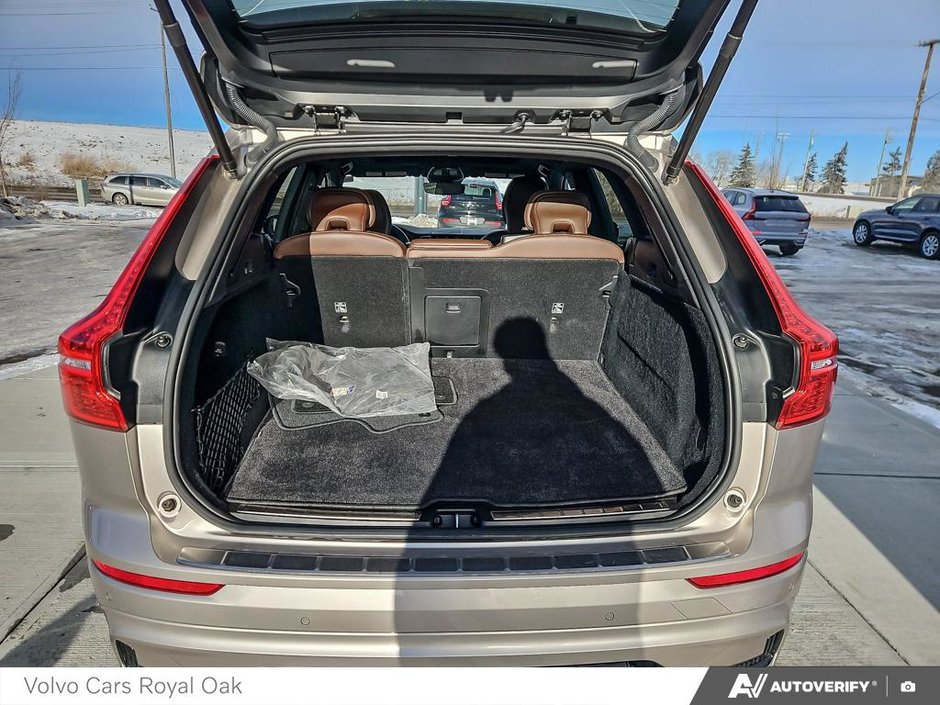 2023 Volvo XC60 Ultimate Dark Theme-11