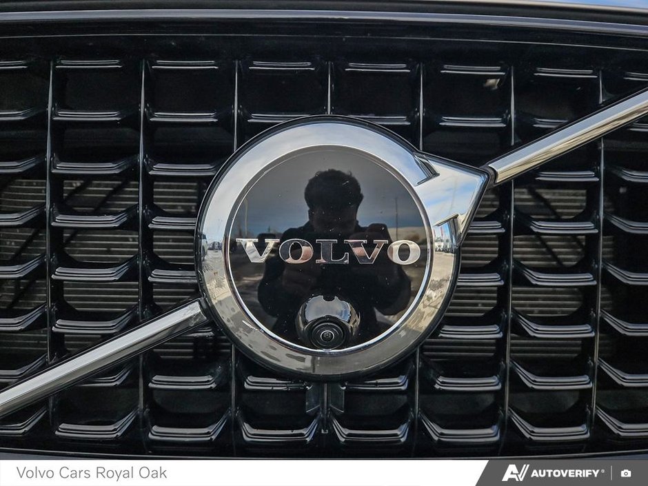 2023 Volvo XC60 Ultimate Dark Theme-8