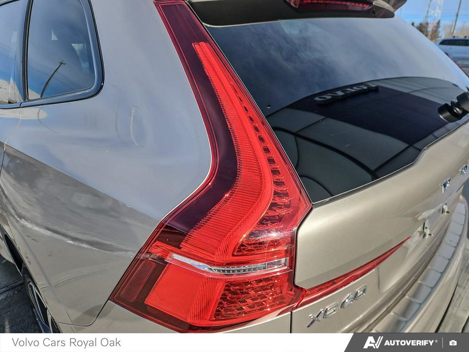 2023 Volvo XC60 Ultimate Dark Theme-10