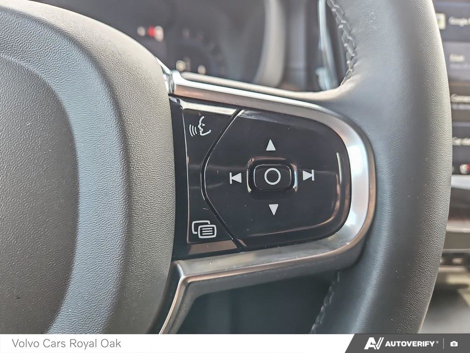 2023 Volvo XC60 Ultimate Dark Theme-15