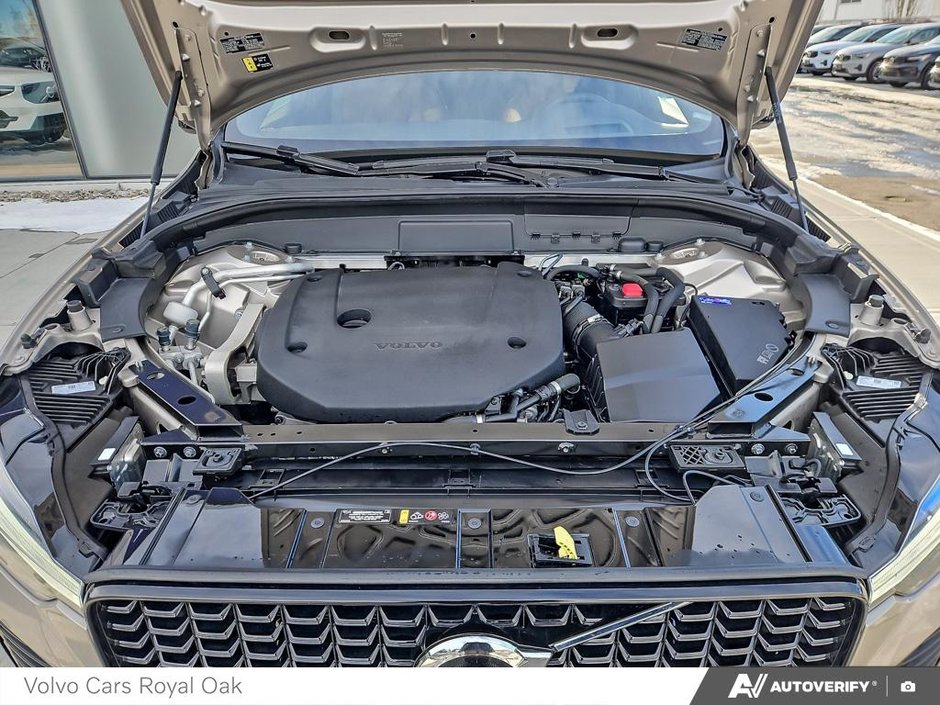 2023 Volvo XC60 Ultimate Dark Theme-9