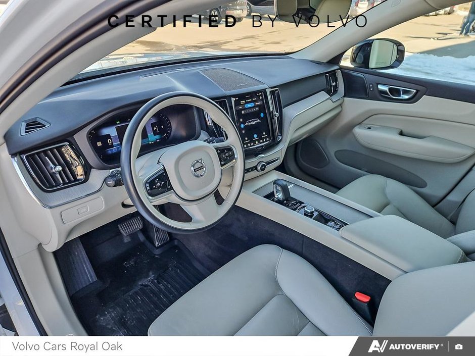 2023 Volvo XC60 Plus Dark Theme-12
