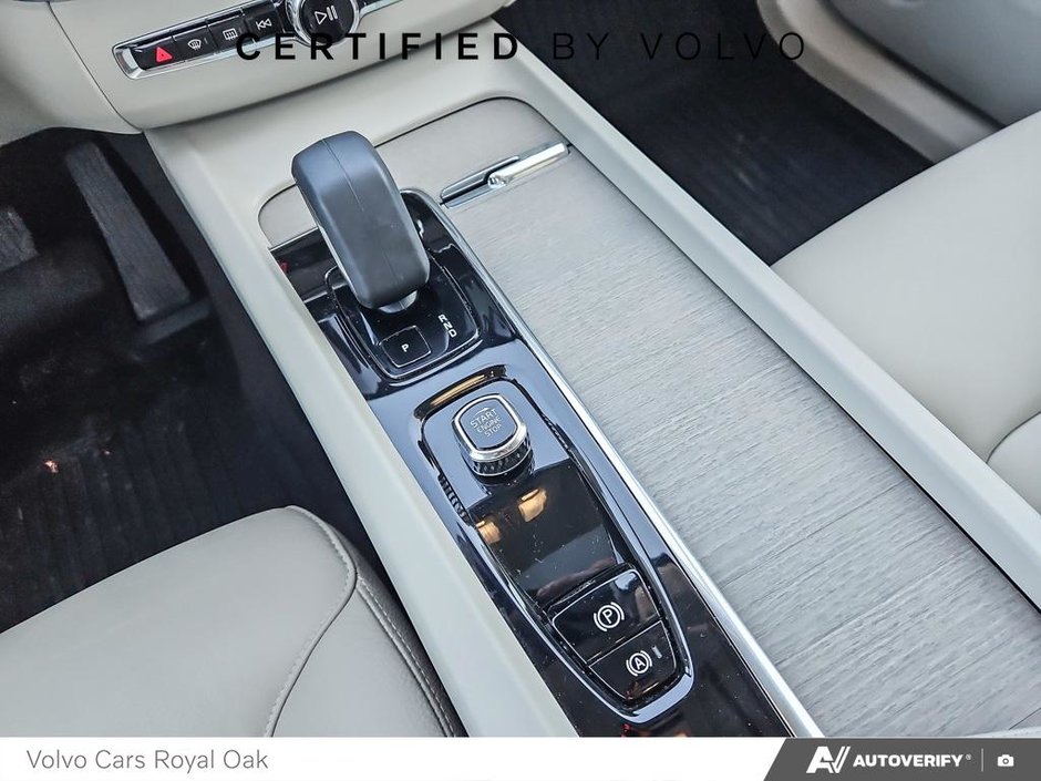 2023 Volvo XC60 Plus Dark Theme-17