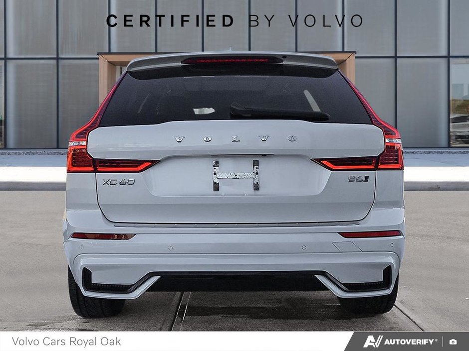 2023 Volvo XC60 Plus Dark Theme-4