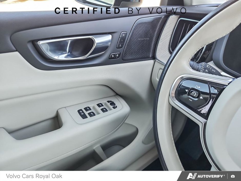 2023 Volvo XC60 Plus Dark Theme-16