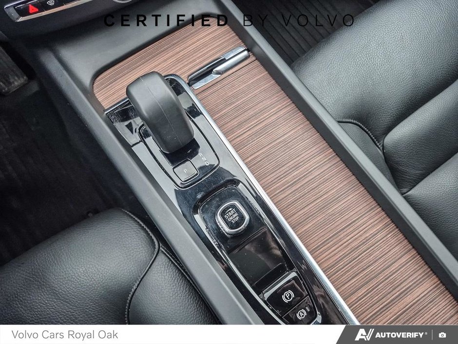 2023 Volvo XC60 Plus Dark Theme-17