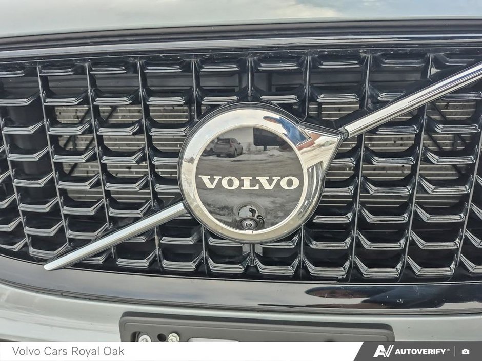 2025 Volvo XC60 Plus Dark Theme-8