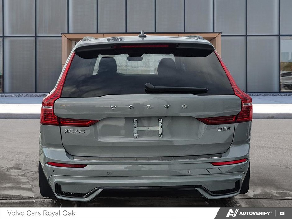 2025 Volvo XC60 Plus Dark Theme-4