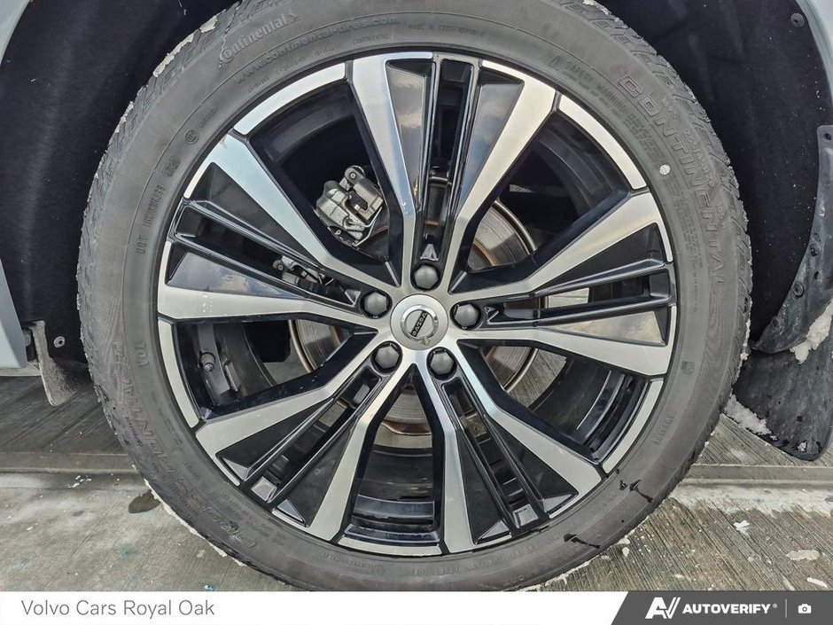 2025 Volvo XC60 Plus Dark Theme-5