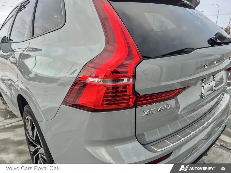 2025 Volvo XC60 Plus Dark Theme-10