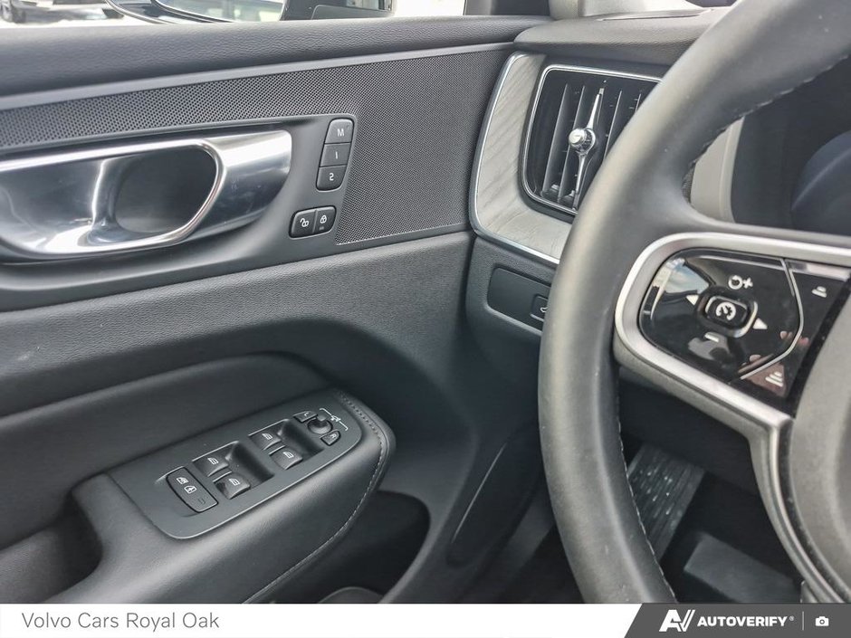 2025 Volvo XC60 Plus Dark Theme-16