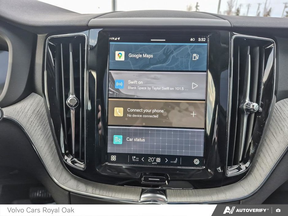 2025 Volvo XC60 Plus Dark Theme-18