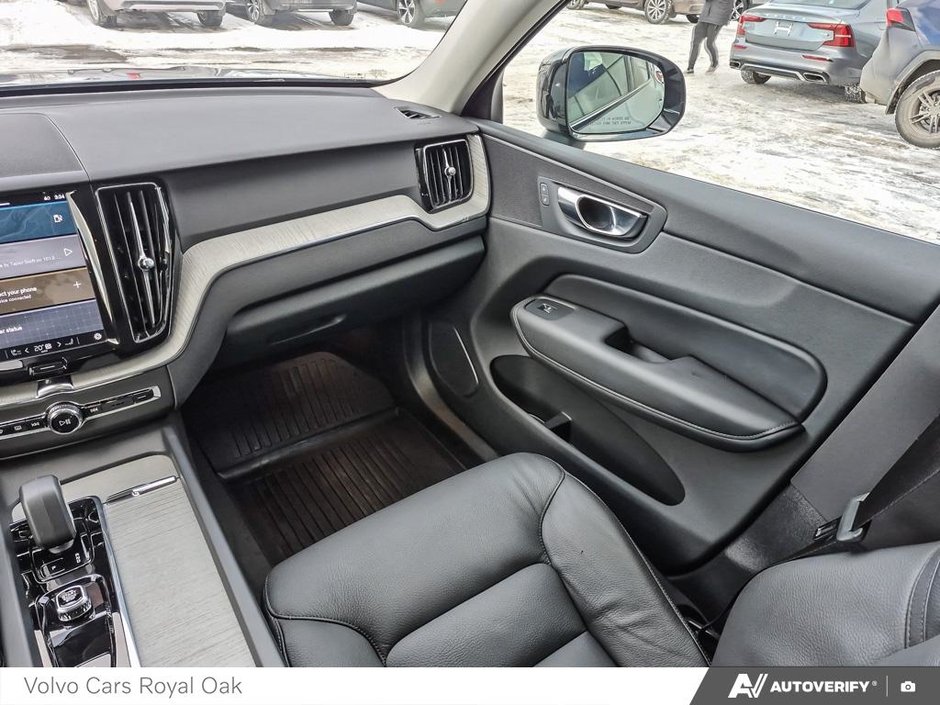 2025 Volvo XC60 Plus Dark Theme-24