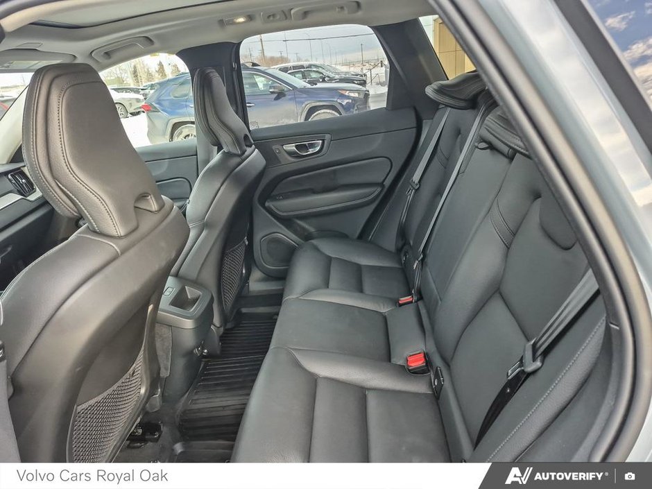 2025 Volvo XC60 Plus Dark Theme-22