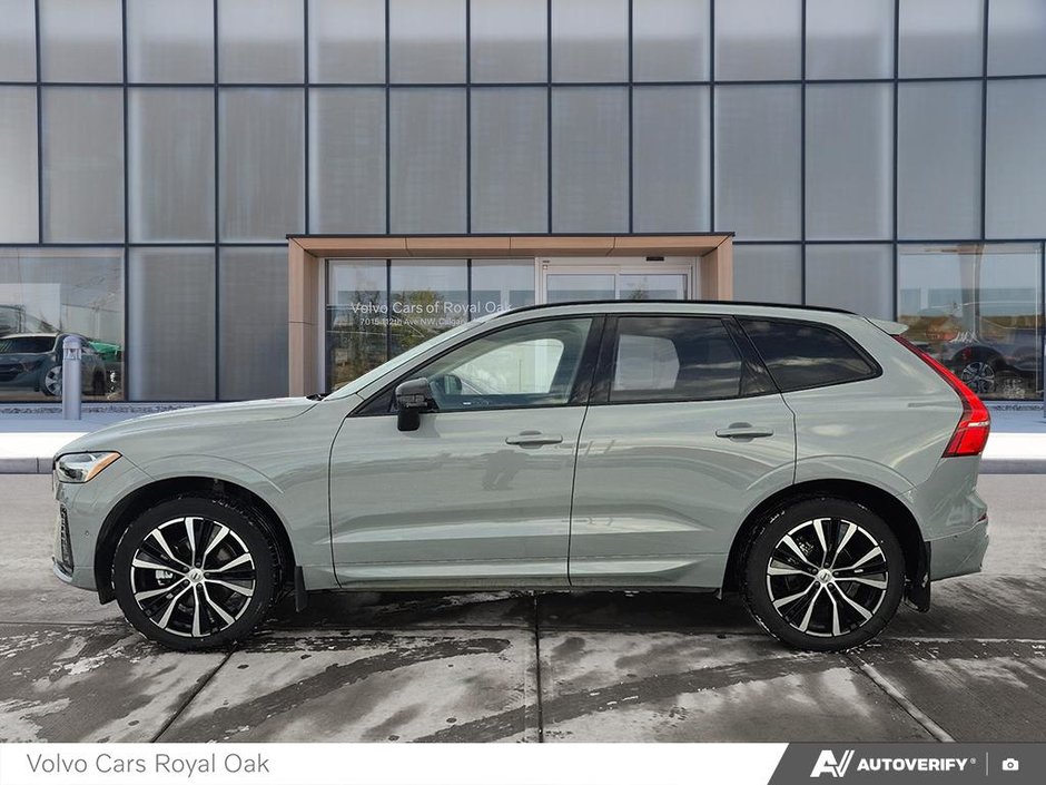 2025 Volvo XC60 Plus Dark Theme-2